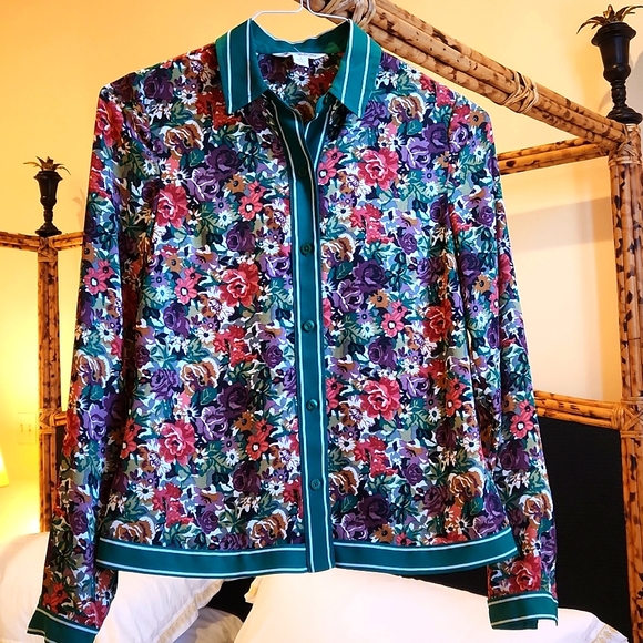 Brooks Brothers Tops - Beautiful Brooks Brothers floral print blouse in great condition! Size 2